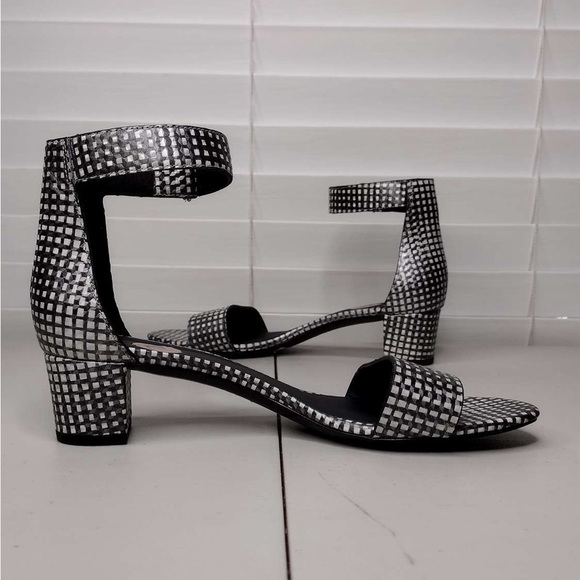 Vince Rita Checkered Sz 7.5 Leather Minimalist Contemporary Ankle Strap Sandals - Picture 12 of 16